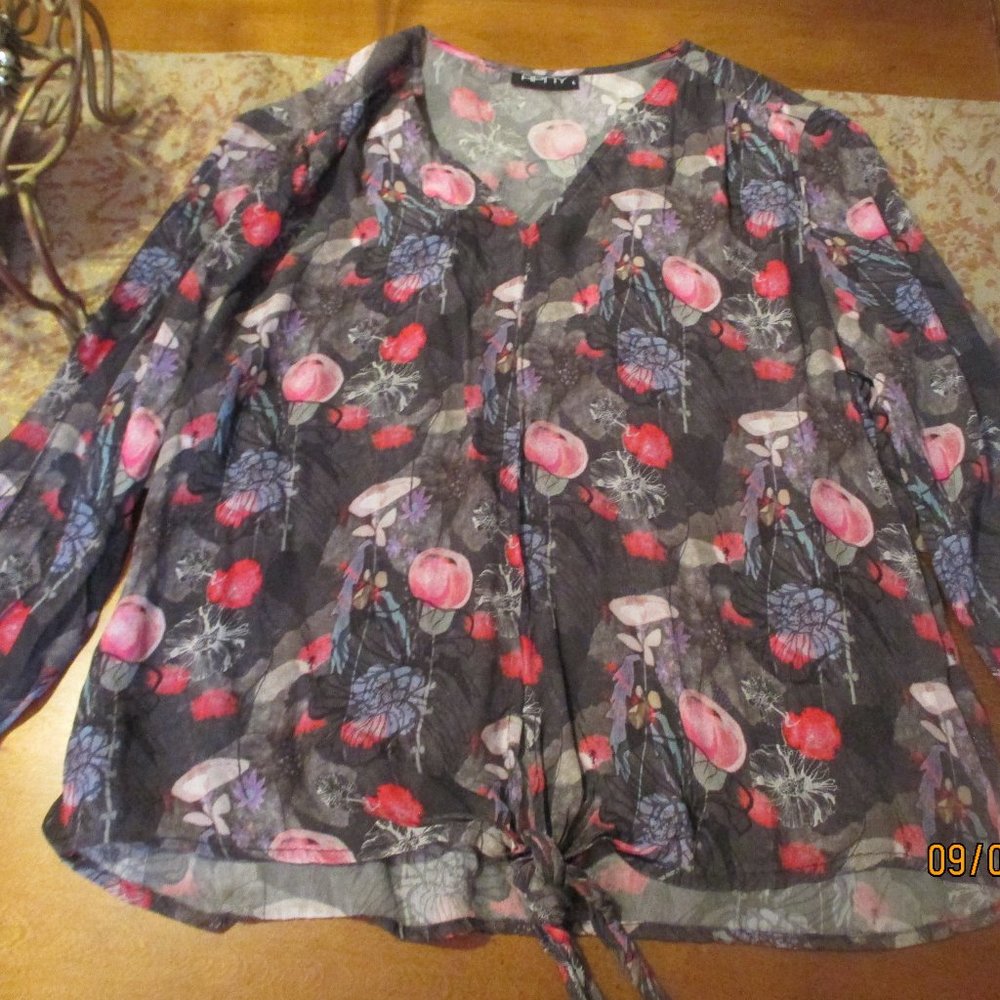 APNY soft Grey & Pink print tie waist blouse size Large.